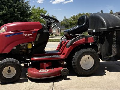 Riding Lawn Mower w Grass Catcher
