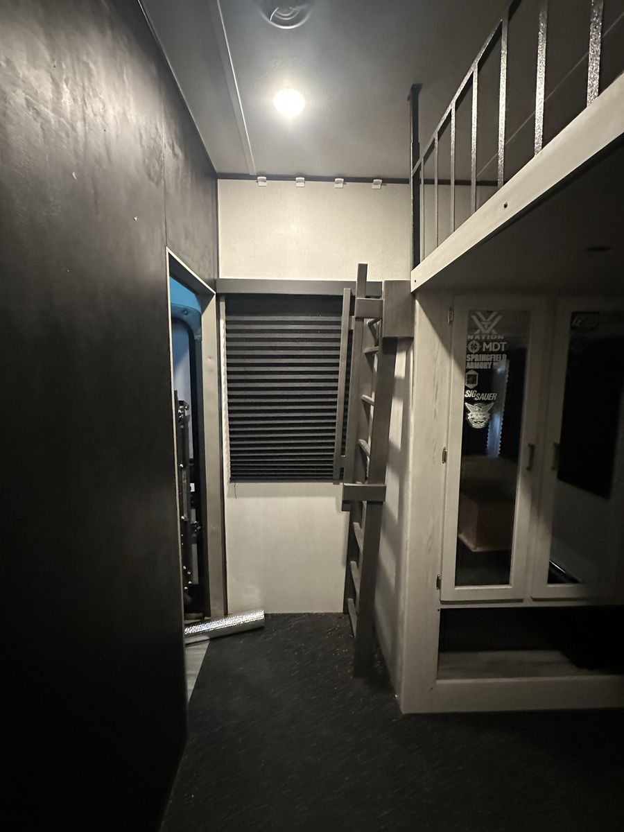 Main image 9