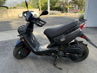 2022 Roguestar Scooter 150. 130 Miles Per Fulltank