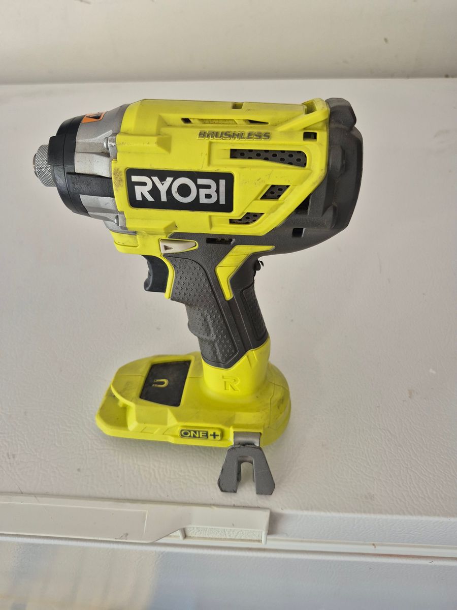 Ryobi P238