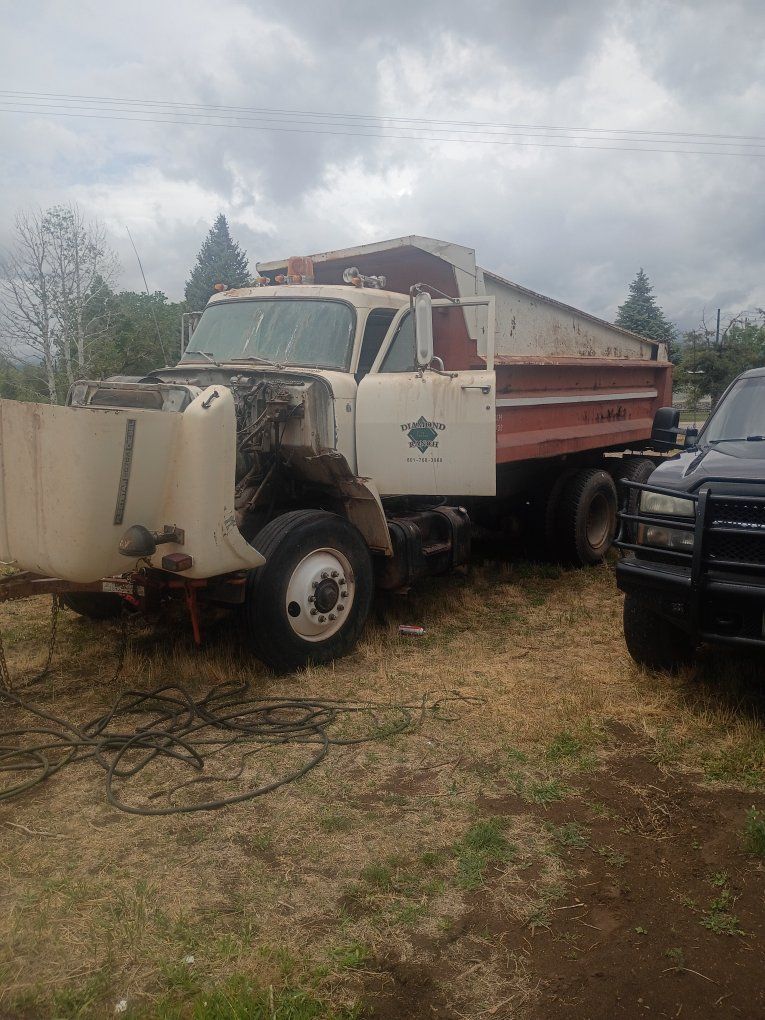 1974 international fleetstar 10 wheel dump