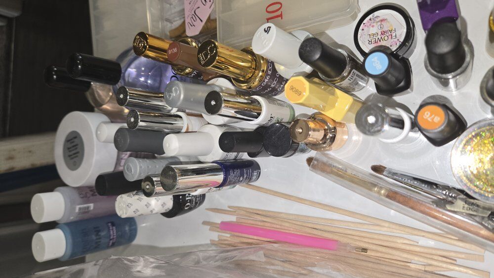 VARIETY OF NAIL STUFF