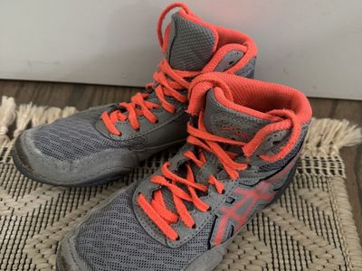 ASICS Snapdown 3 Wrestling Shoes - Gray/Coral Youth Size 12