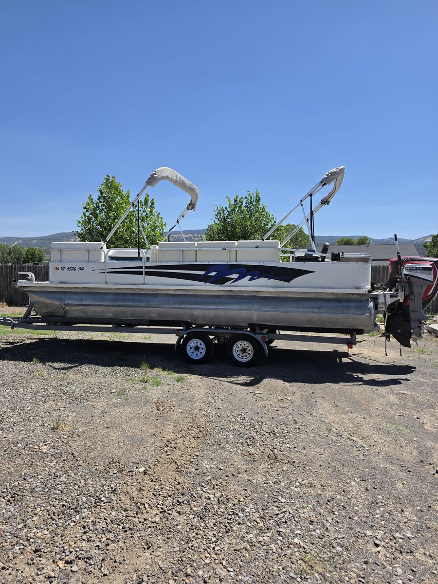 22ft Pontoon