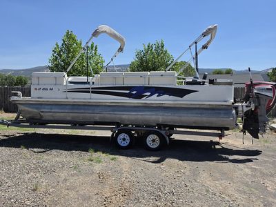 22ft Pontoon