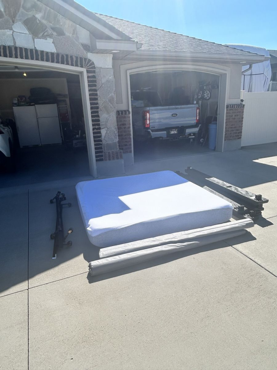 Casper King Mattress 80" x 76" x 10" with Frame