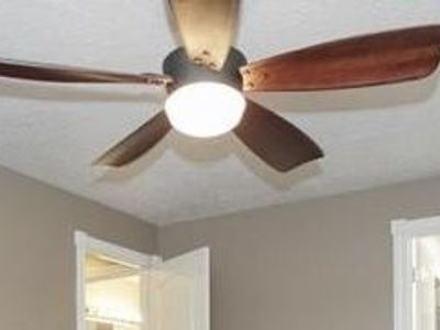 Large Harbour Breeze 62 inch Fan with light + remote control
