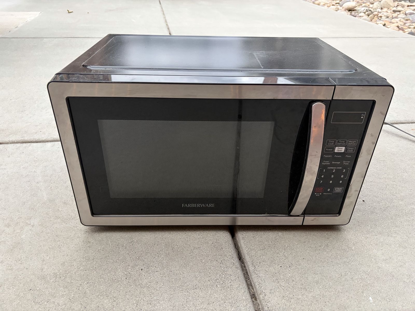 Farberware 1.1 Cu. Ft. Countertop Microwave Oven