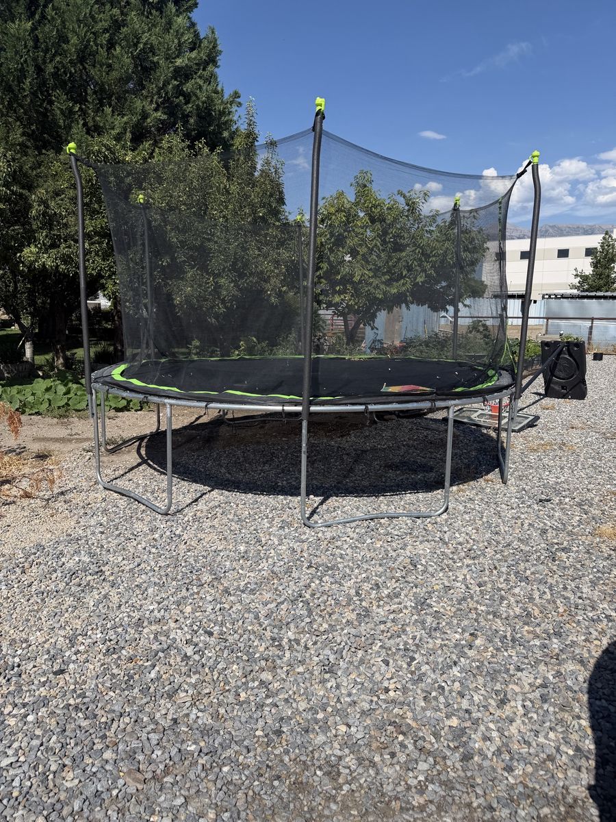 Outdoor Round Trampoline with Safety Enclosure Net and Green Accents