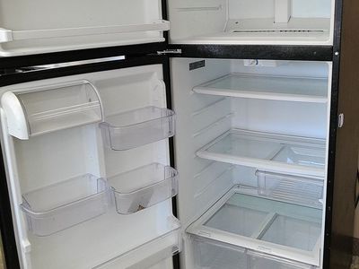 18 cf Top Freezer Refrigerator~90 Day Guarantee~28 Inch Wide