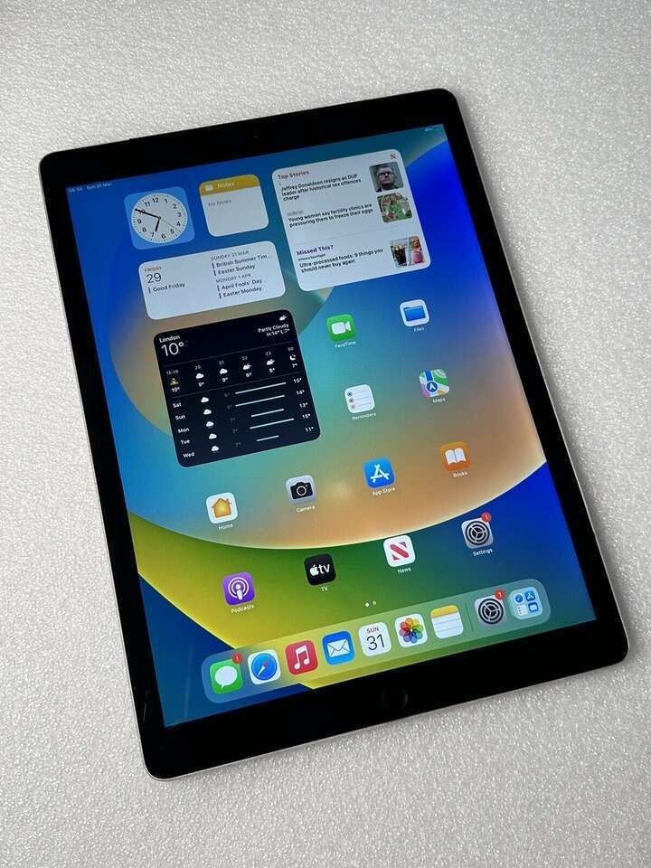 Apple iPad Pro 2nd 12.9in with Wi-Fi 64, Grey
