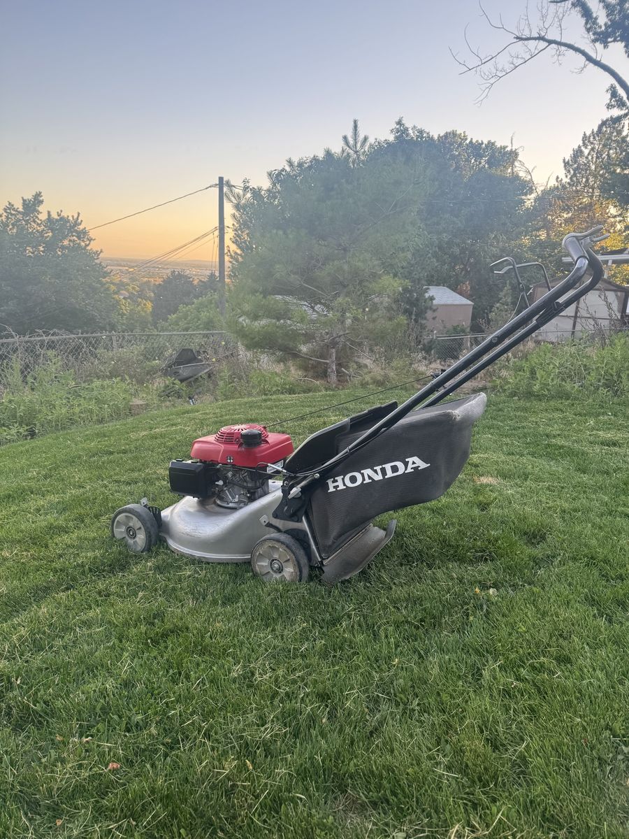 Honda Self-Propelled Lawn Mower with Grass Bag