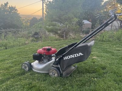 Honda Self-Propelled Lawn Mower with Grass Bag