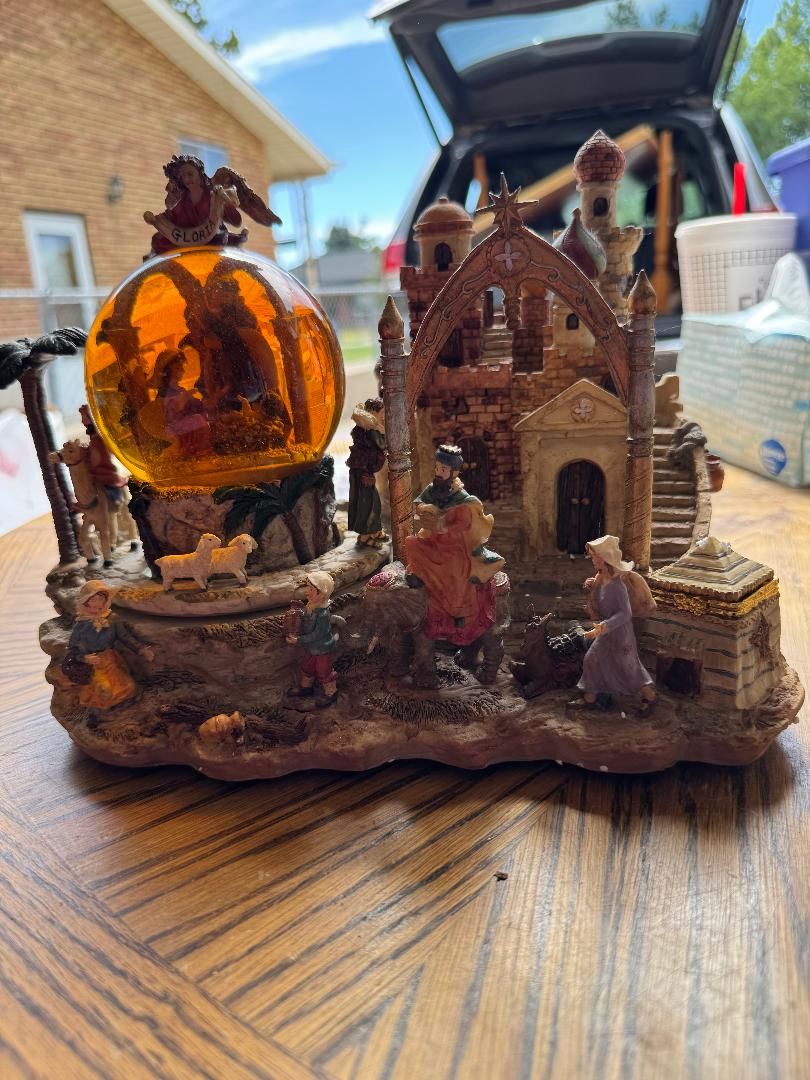 Nativity Scene Musical Water Globe Figurine Christmas Decor