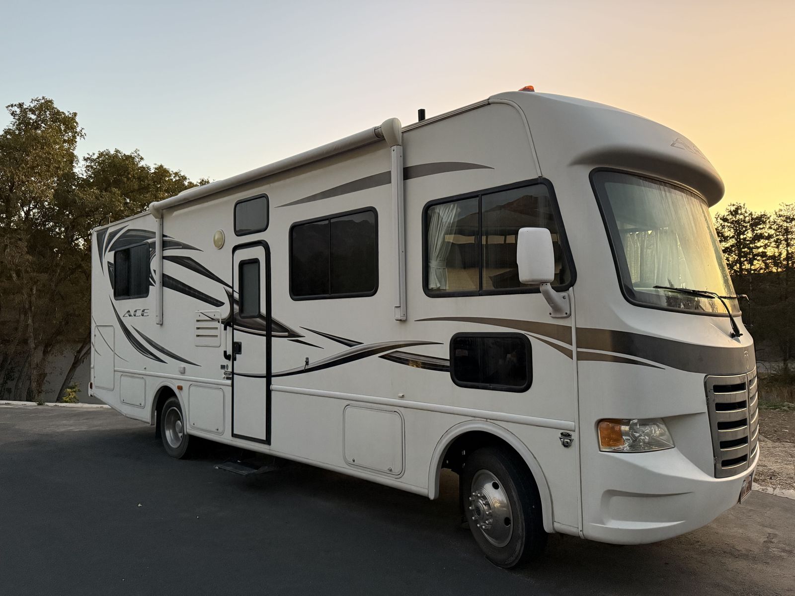 2012 Thor A.C.E. EVO 29.1 Custom Motorhome