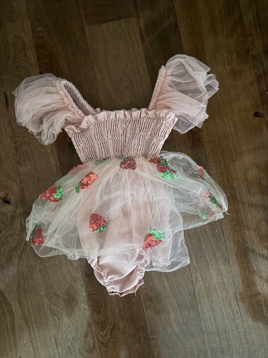 Baby Girls Strawberry Tulle Ruffle Romper no brand 12-18 months
