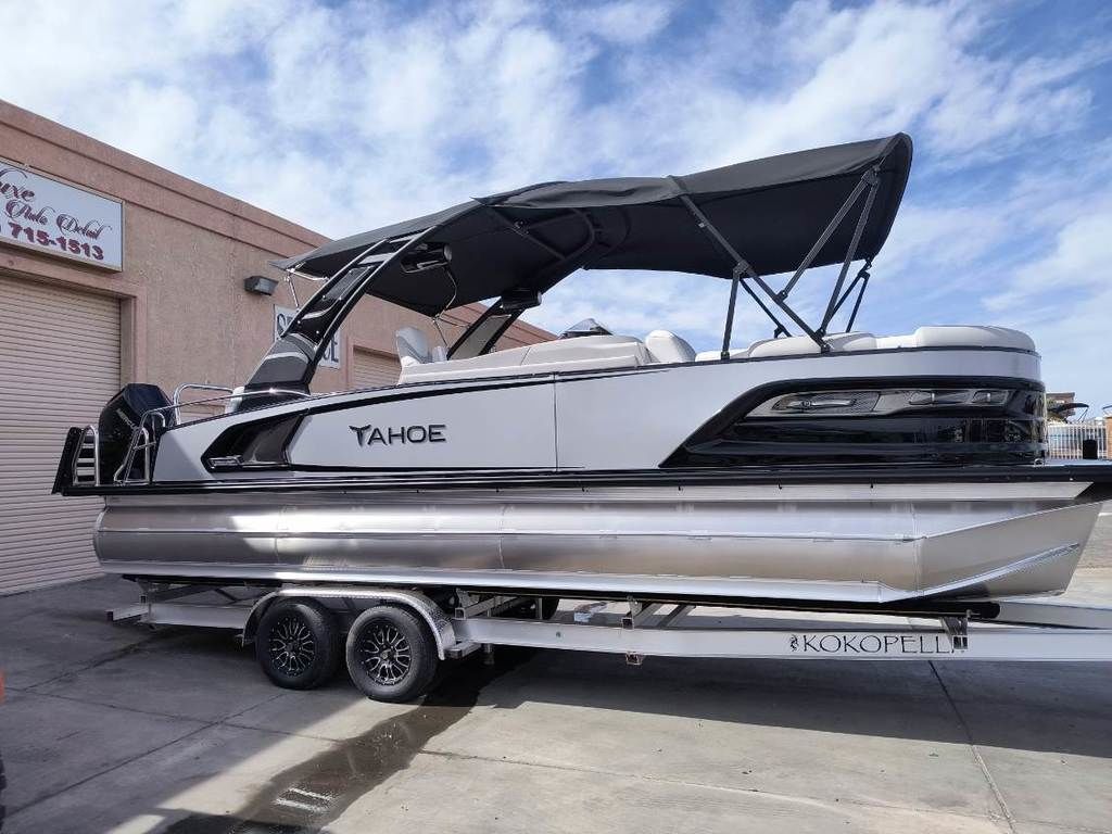 2026 Tahoe Pontoons Grand Tahoe LTD Cruise Rear Bench 25 FT