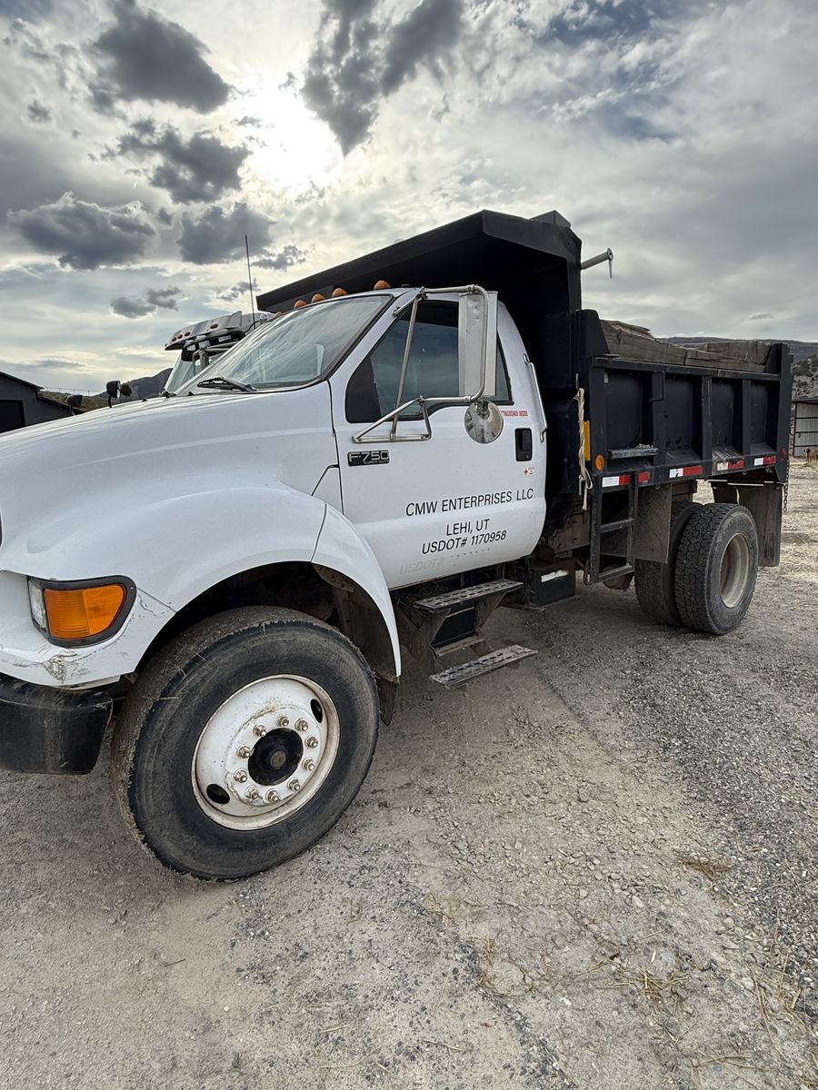 Bobtail Dump Truck F 750 2001