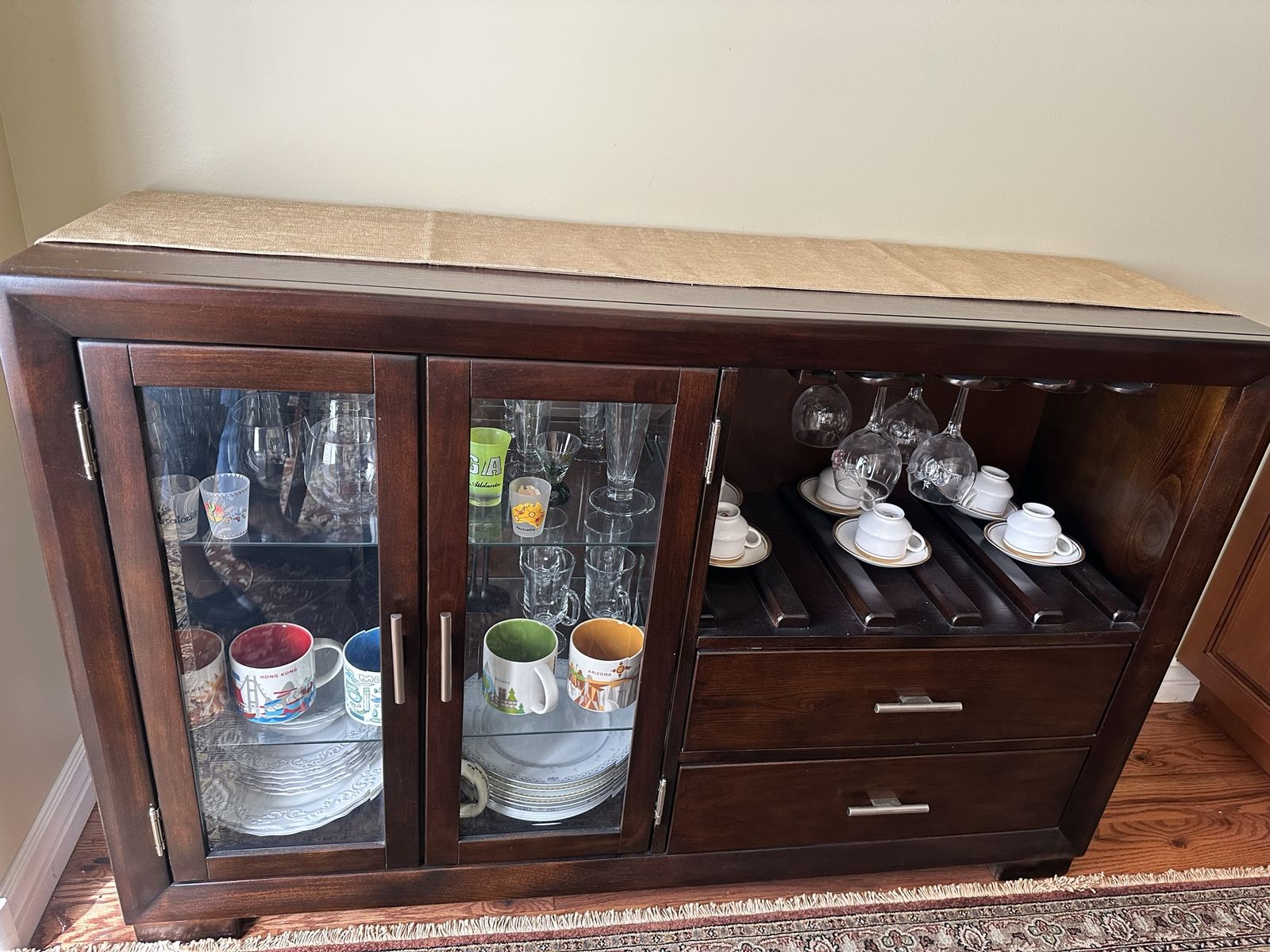 Buffet table, Bar