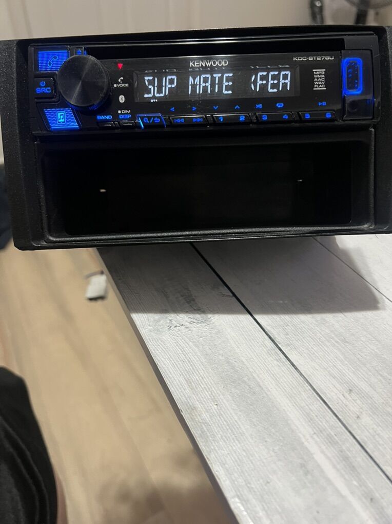 Kenwood BLUETOOTH Voice RADIO CD out puts USB Mic