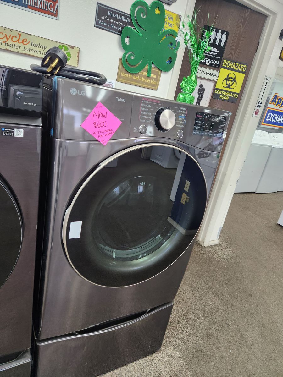 BRAND NEW! LG THINQ 7.4 CF FRONTLOAD ELECTRIC DRYER!