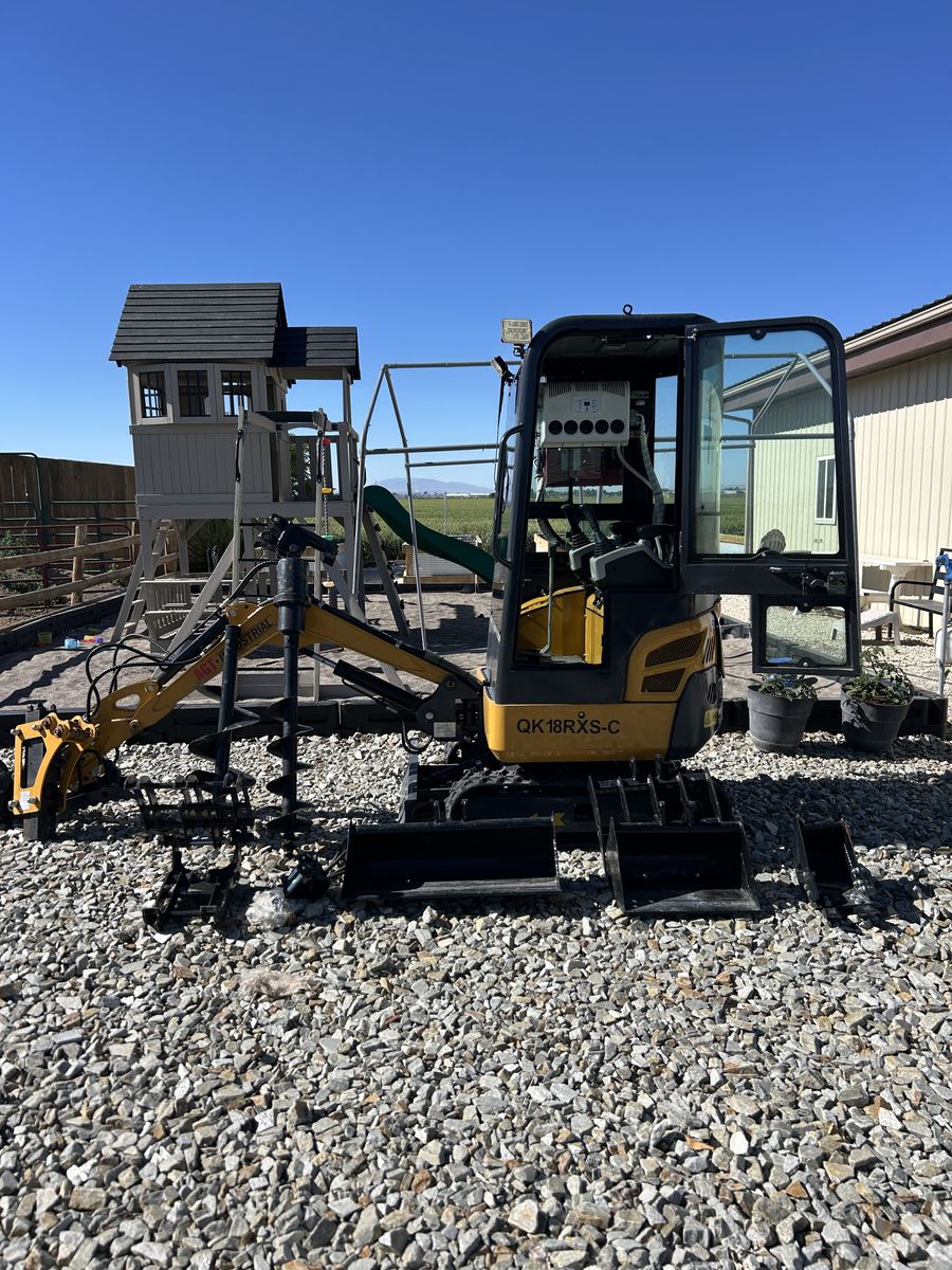 AGT Mini Excavator w/attachments
