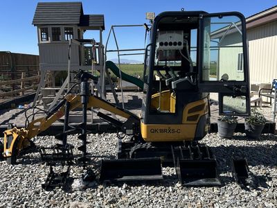 AGT Mini Excavator w/attachments