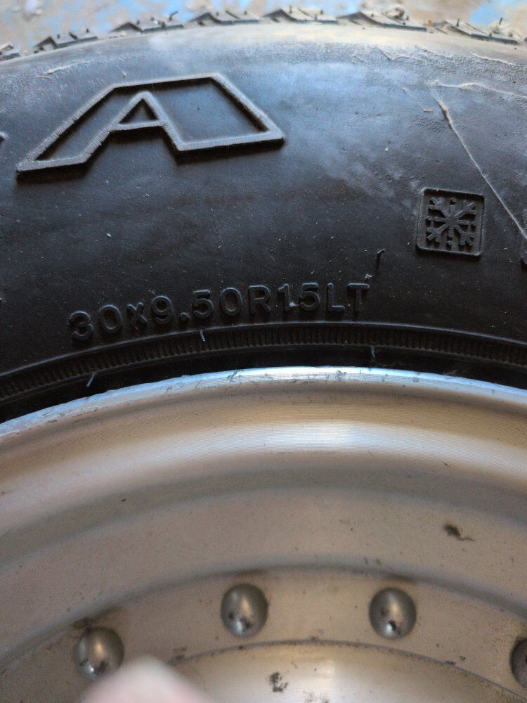 Goodyear Wrangler gs-a 30x9.50r15lt tire and wheel