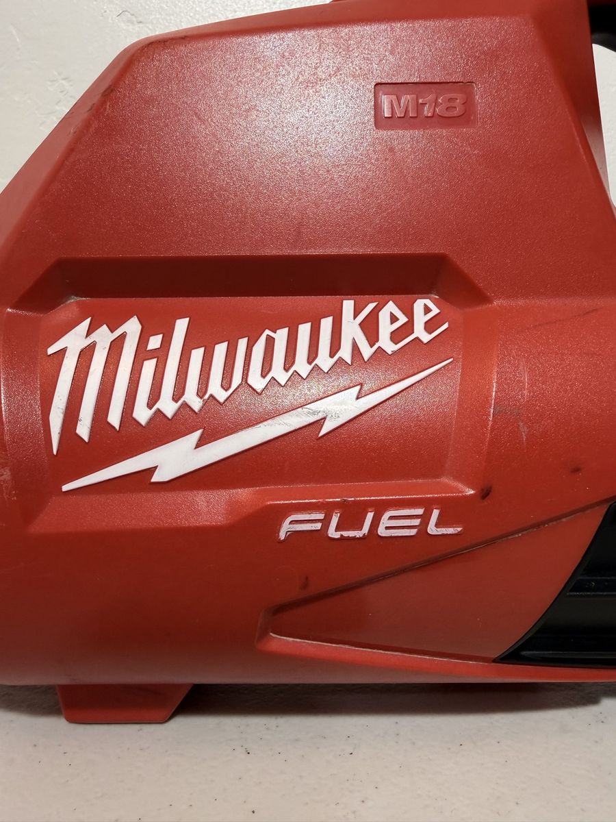 Milwaukee M18 FUEL Brushless Cordless Leaf Blower