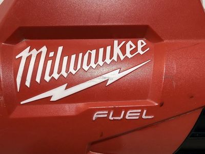 Milwaukee M18 FUEL Brushless Cordless Leaf Blower