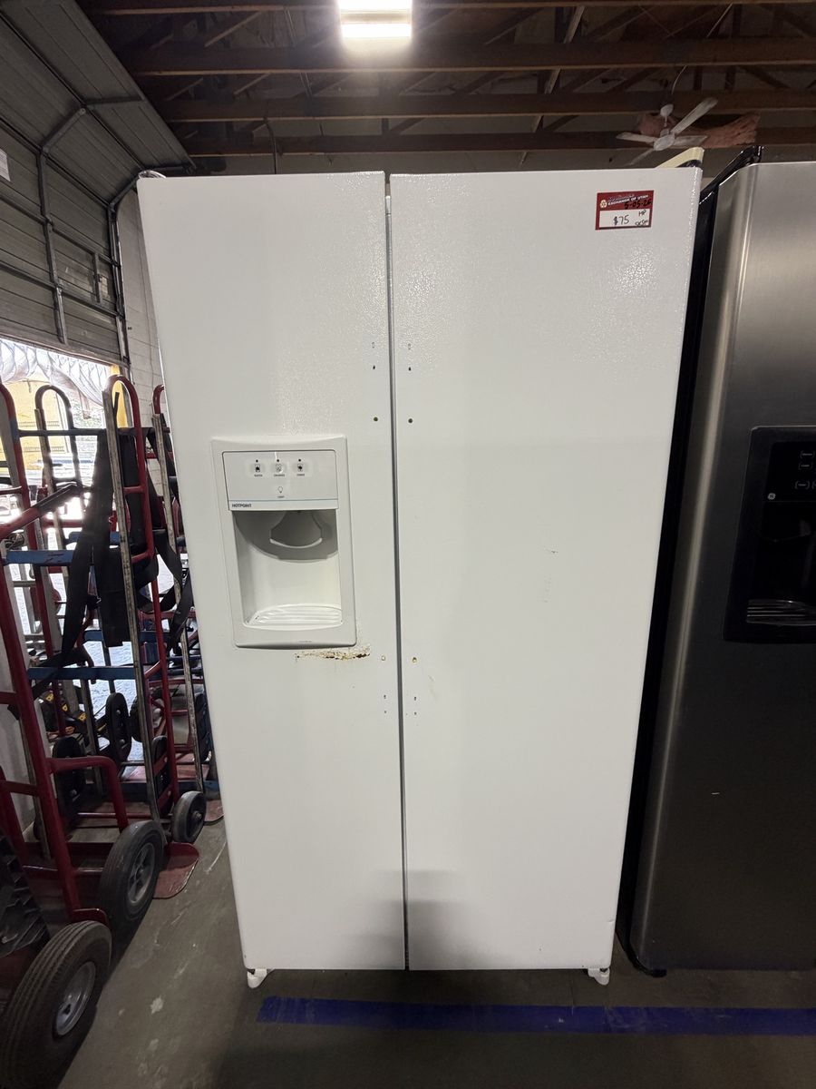 GREAT FOR GARAGE! HOTPOINT SIDE BY SIDE FRIDGE