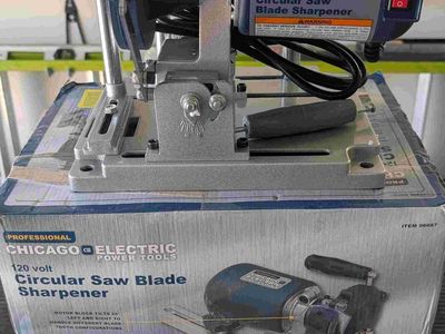 Saw blade sharpener