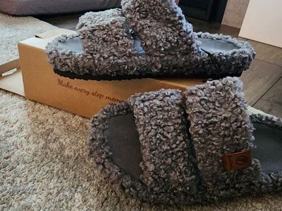 New EverFoams Fuzzy Sherpa Double Strap Slippers Gray Size 7-8