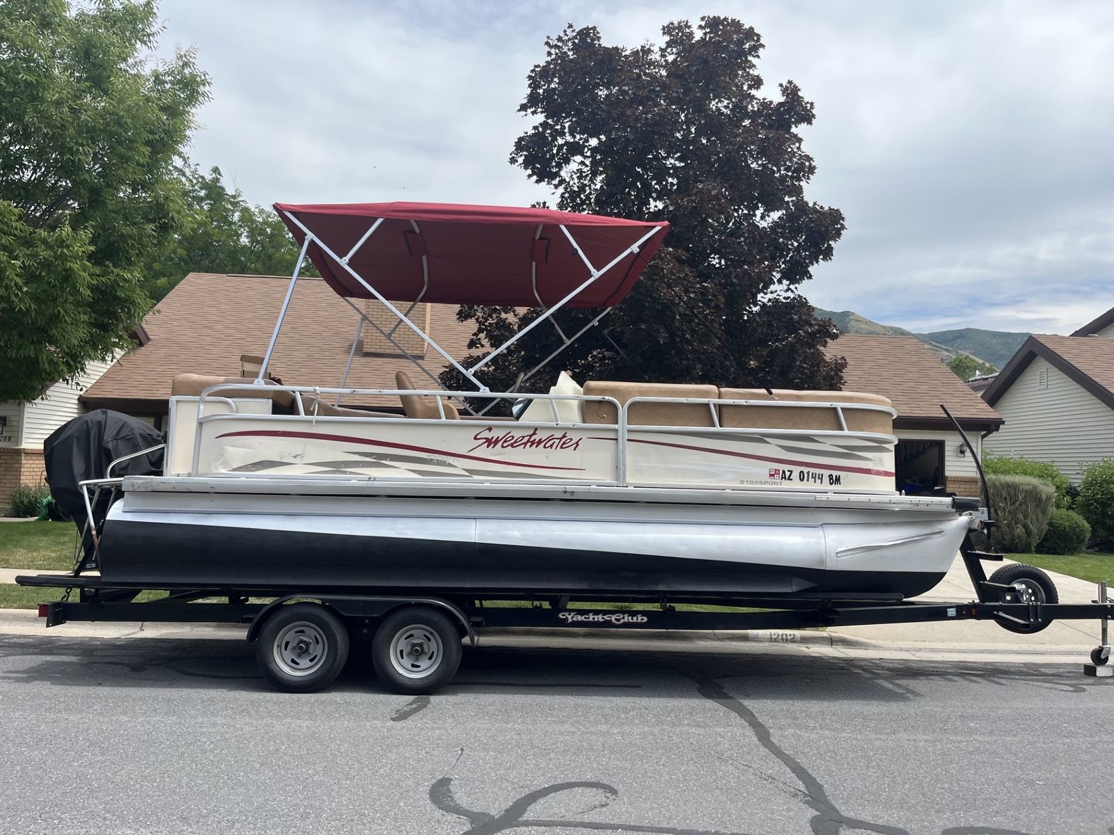 Godfrey Sweetwater 2186 Triple Pontoon