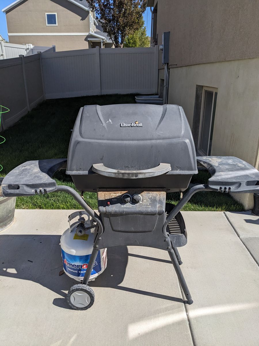 Propane gas grill