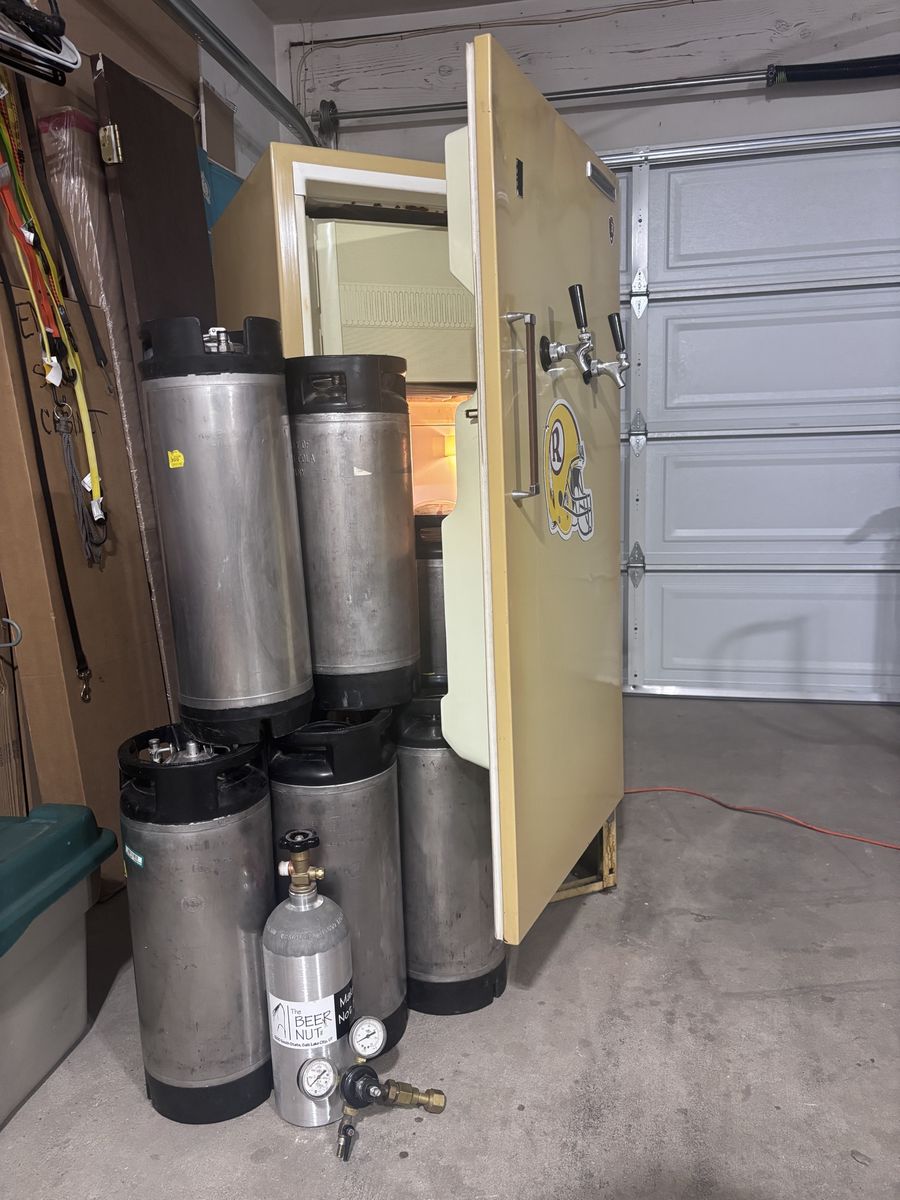 Complete Homebrew & Kegging Setup – 8 Corny Kegs, Dual-Tap Kegerator, CO₂ System