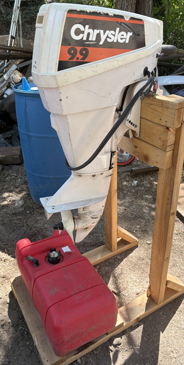 Chrysler 9.9 HP Outboard Boat Motor