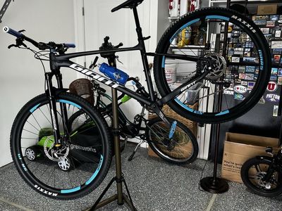 BikeHand Bike repair stand