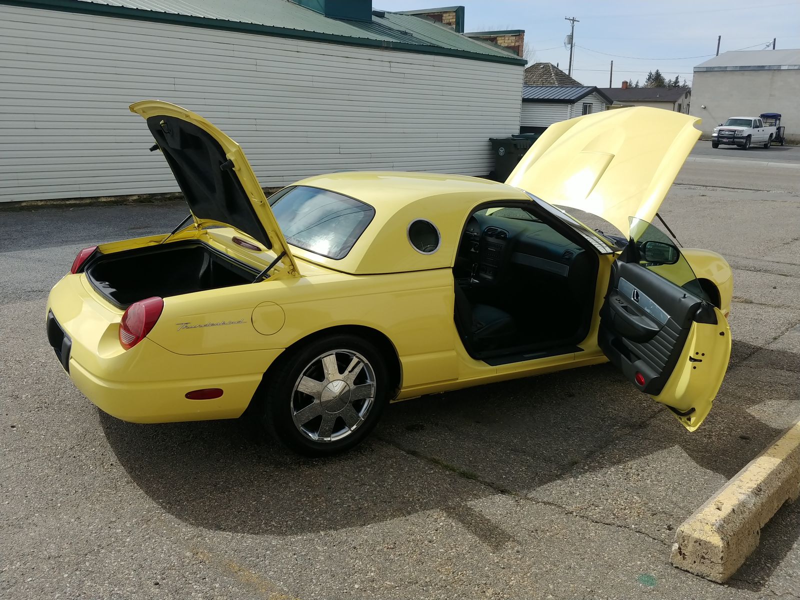 Main image 3