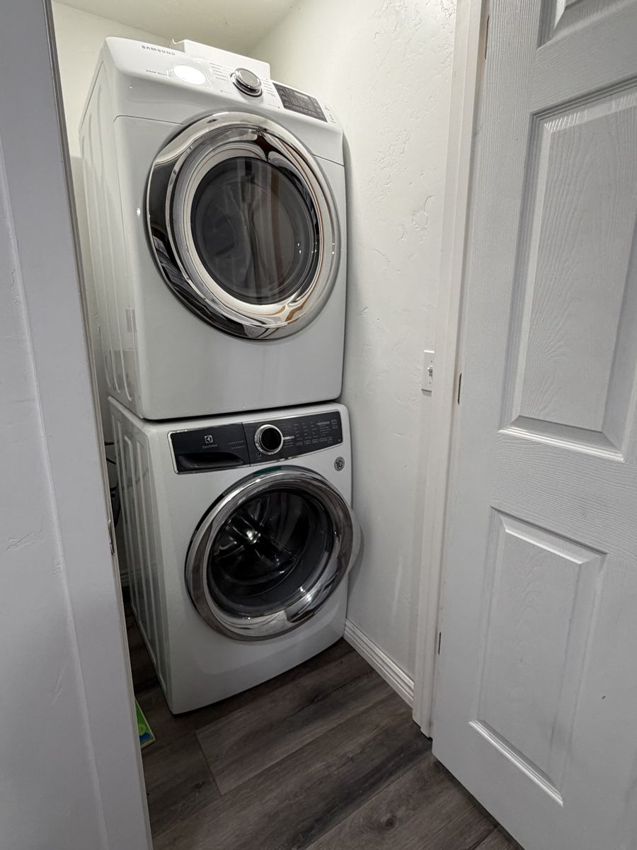 Main image 6