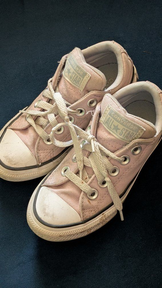 Converse All Star Low Top Pink Youth Sneakers - Size US 11 - Gently Used