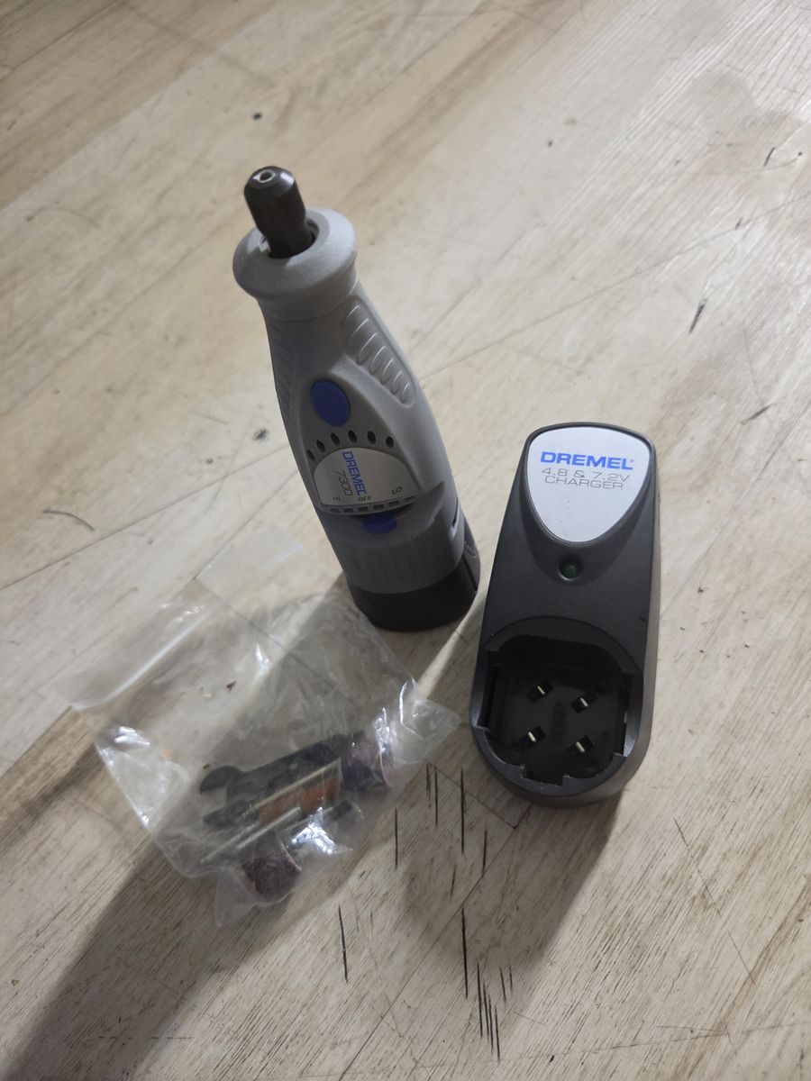 Dremel 7300 4.8V Cordless Rotary Tool Set with Charger & Accessories