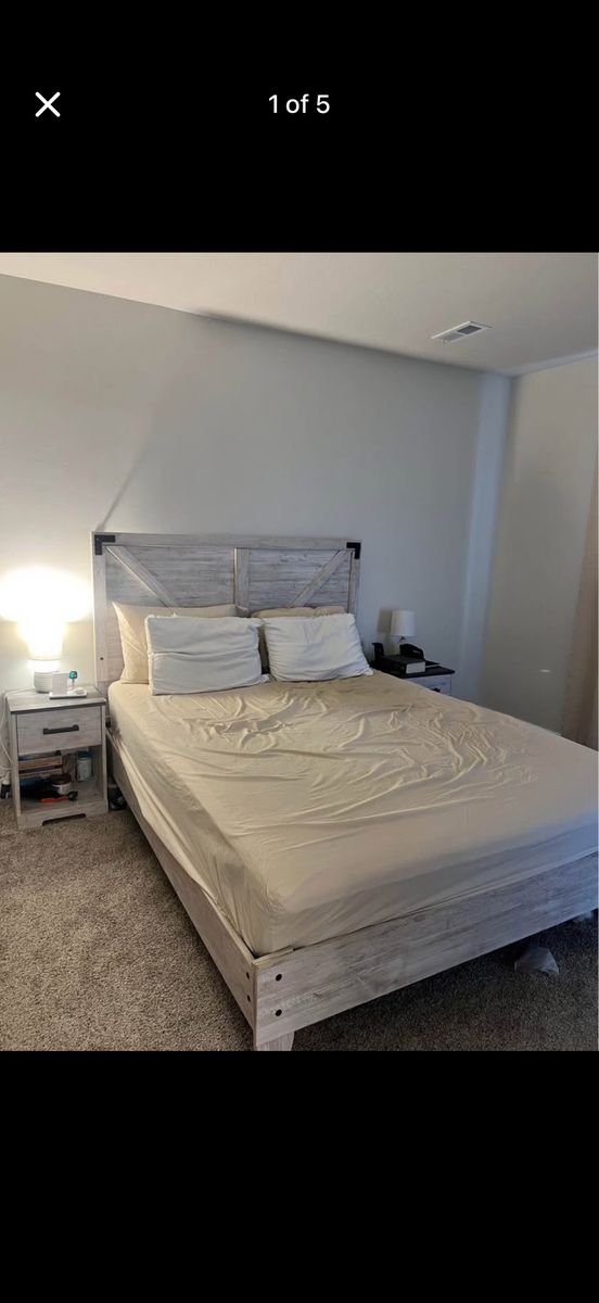 4 Piece queen Size Bedroom Set