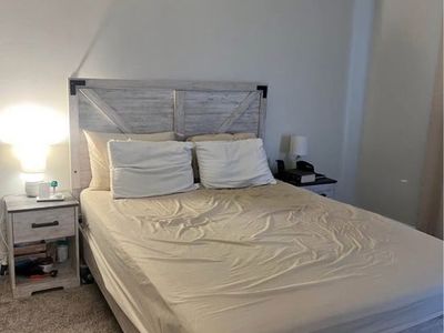 4 Piece queen Size Bedroom Set