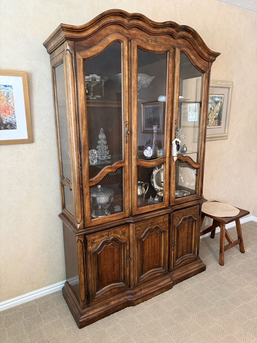 Solid wood hutch/china display cabinet