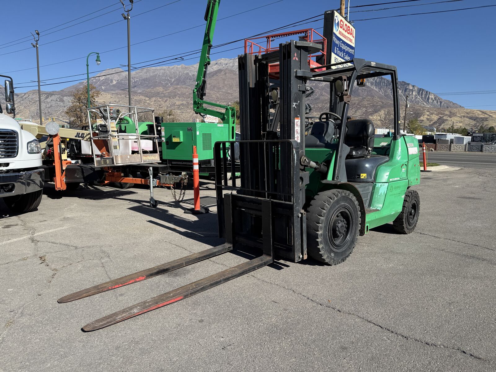 Warehouse Forklift 8,000 LB Diesel 15' 7" Lift