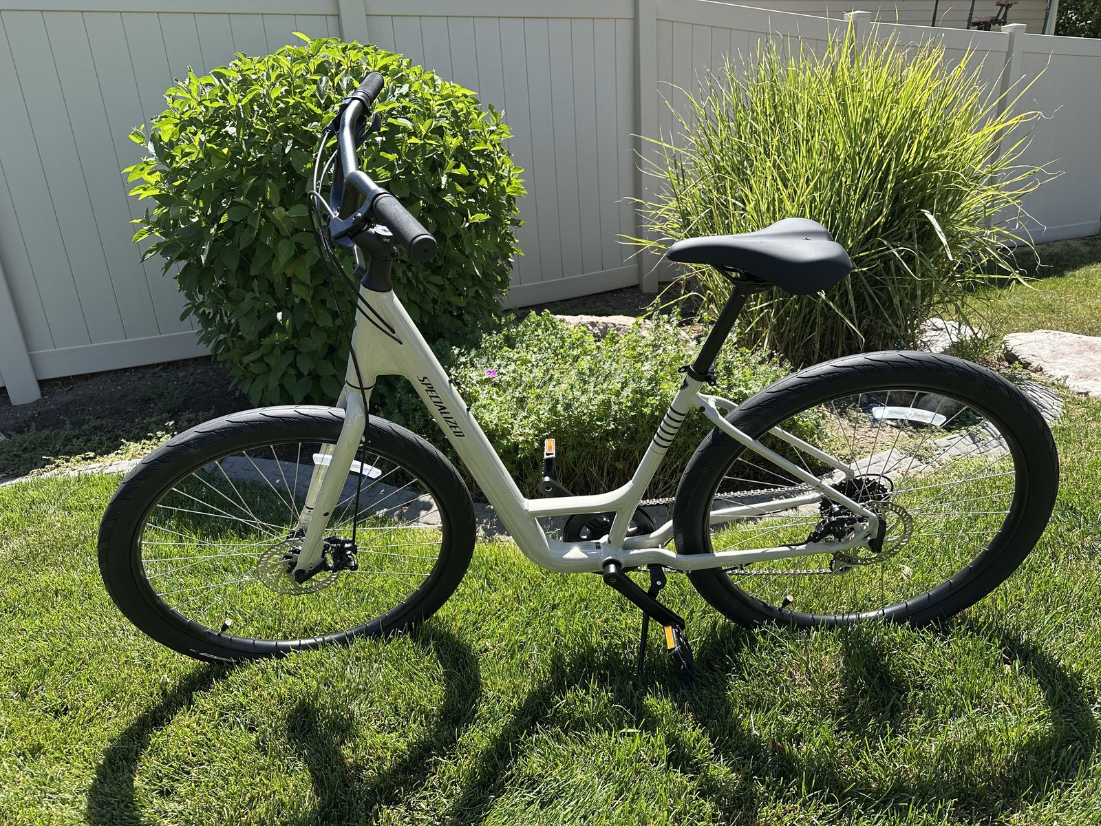 2023 Specialized Roll 2.0 Low Entry