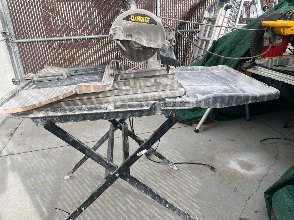DEWALT 10 INCHES WET TILE SAW