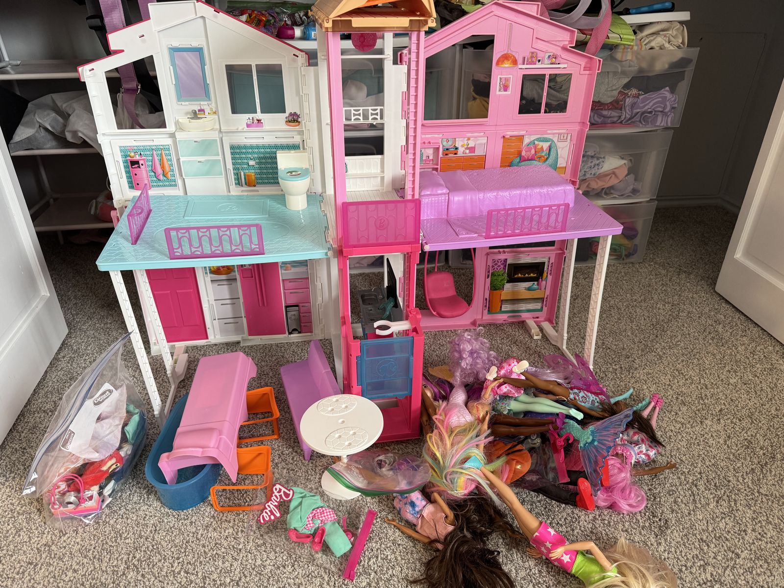 Foldable Barbie Dream House & Accessories
