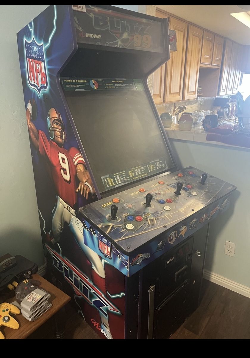 Midway NFL Blitz 99 Arcade Machine 4-Player Cabinet Working